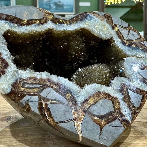 Utah Septarian Heart Shape Crystal Geode Stone‎ Display Decor 1.11lbs - Picture 11 of 16
